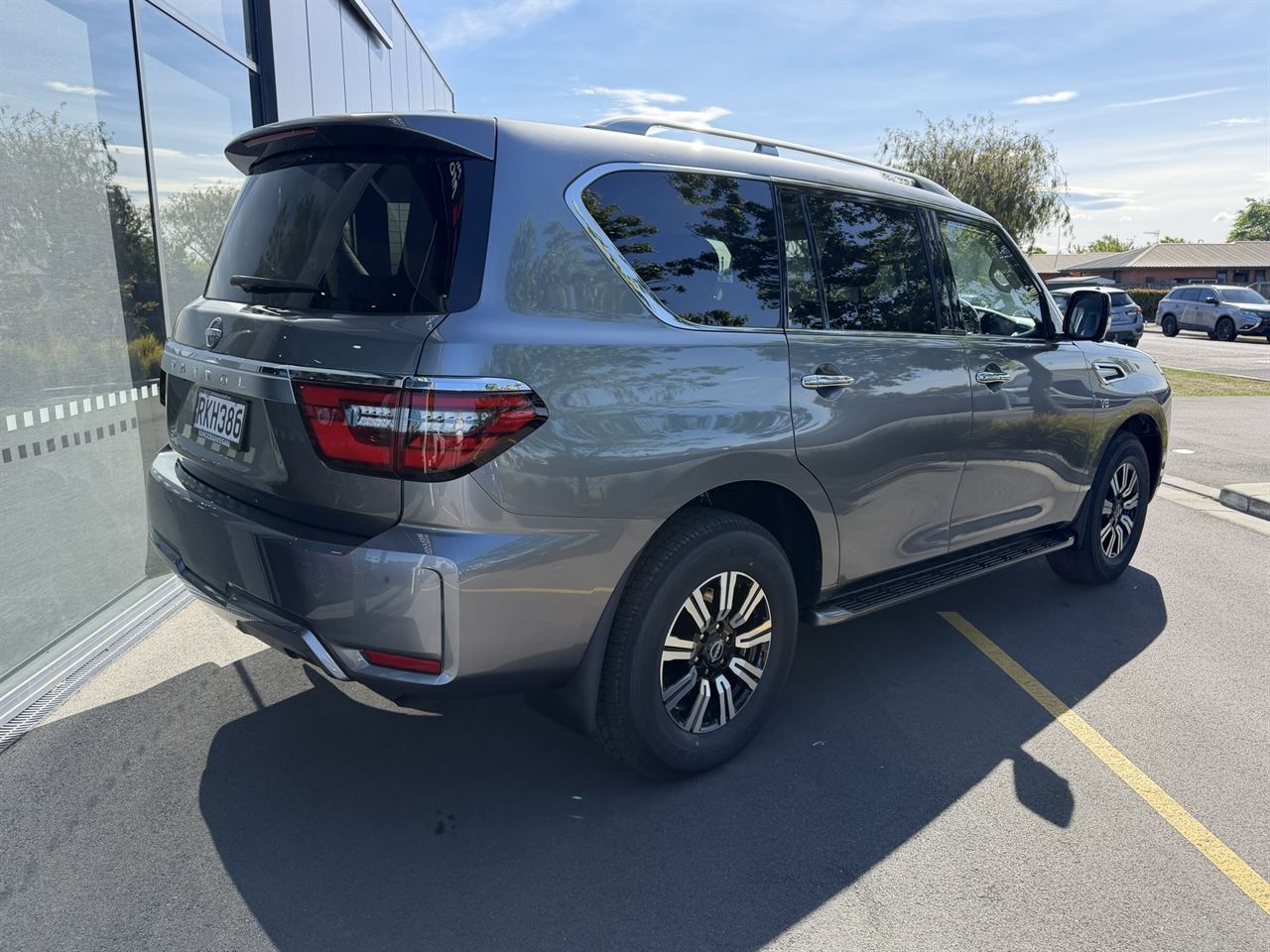 Vehicle image 4