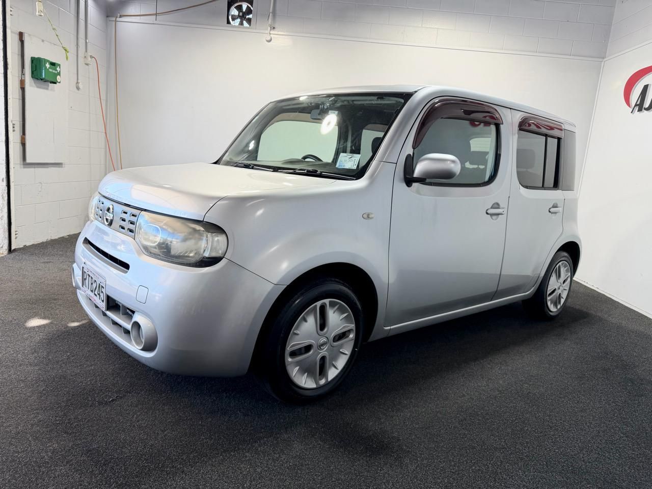 Vehicle image 3