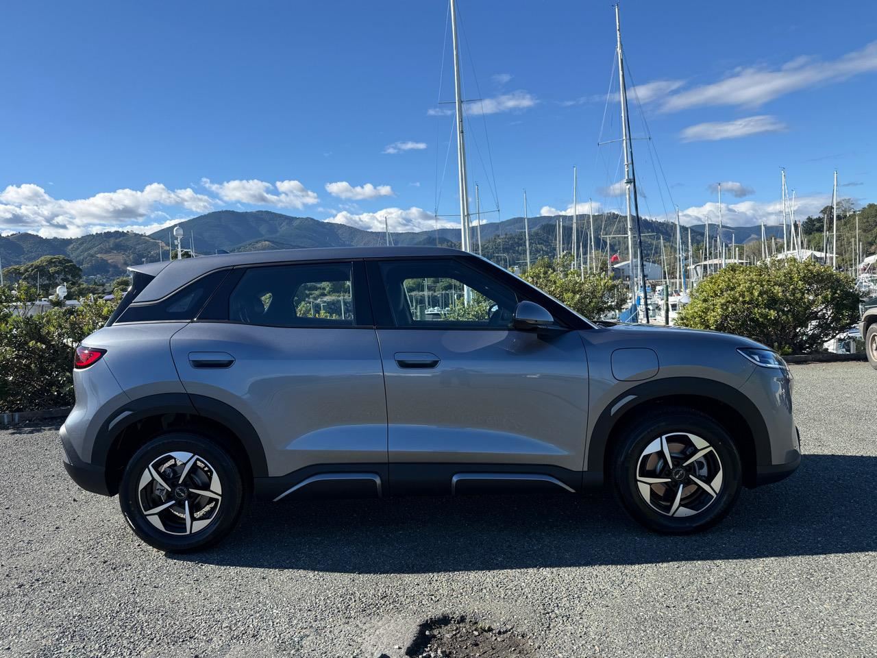Vehicle image 3