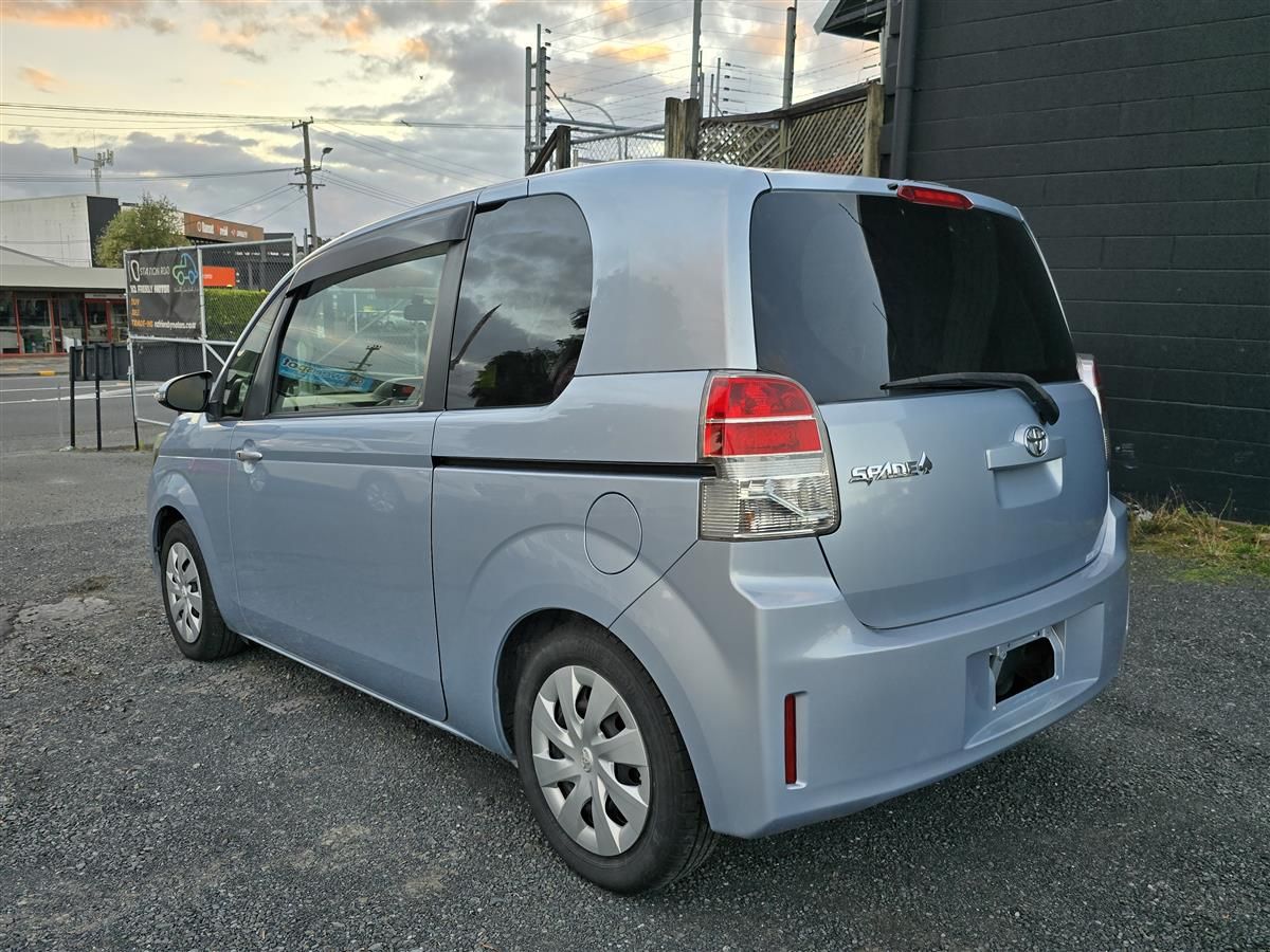 Vehicle image 4