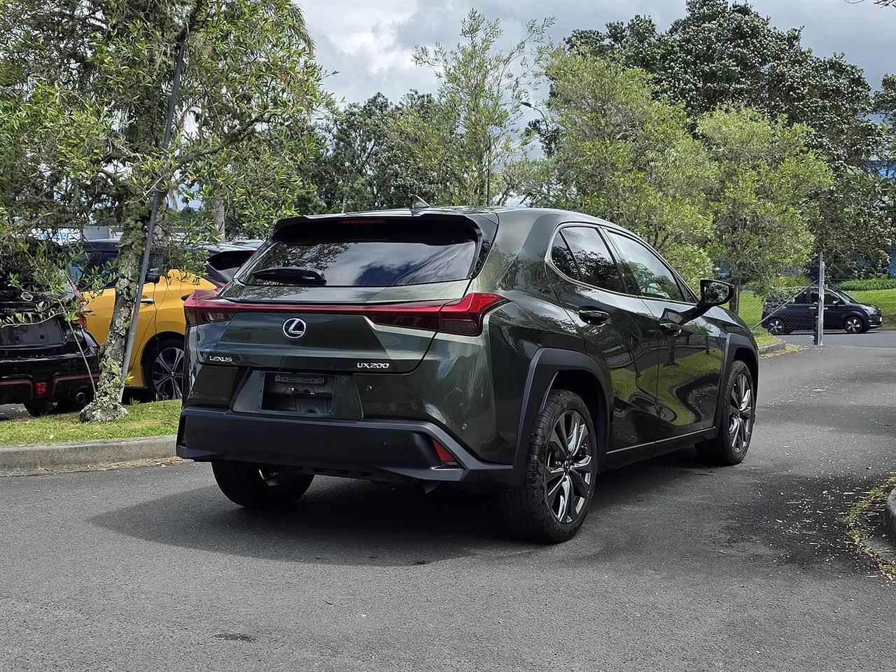 Vehicle image 4