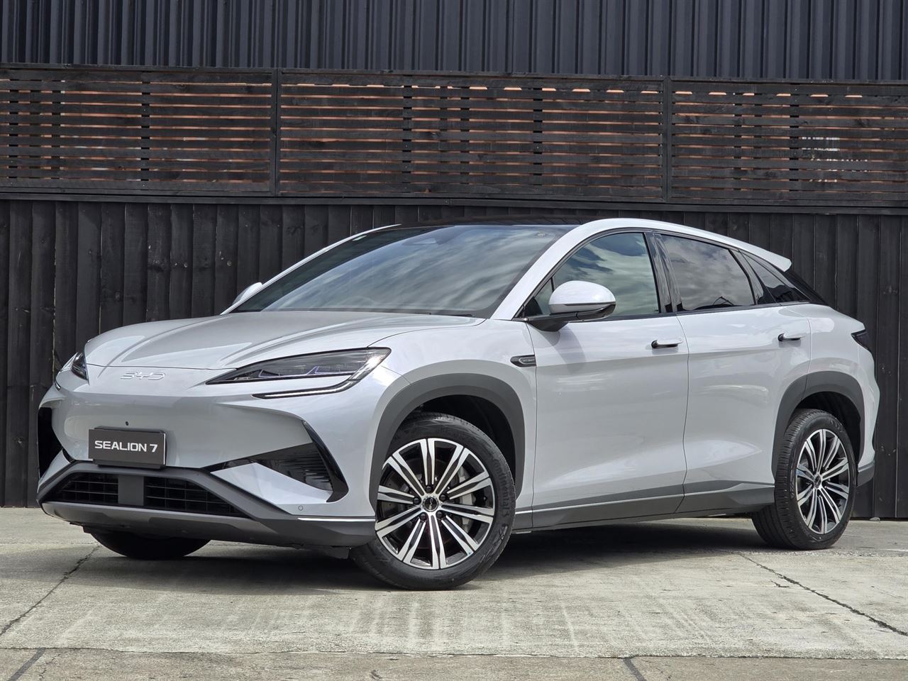 Vehicle image 5