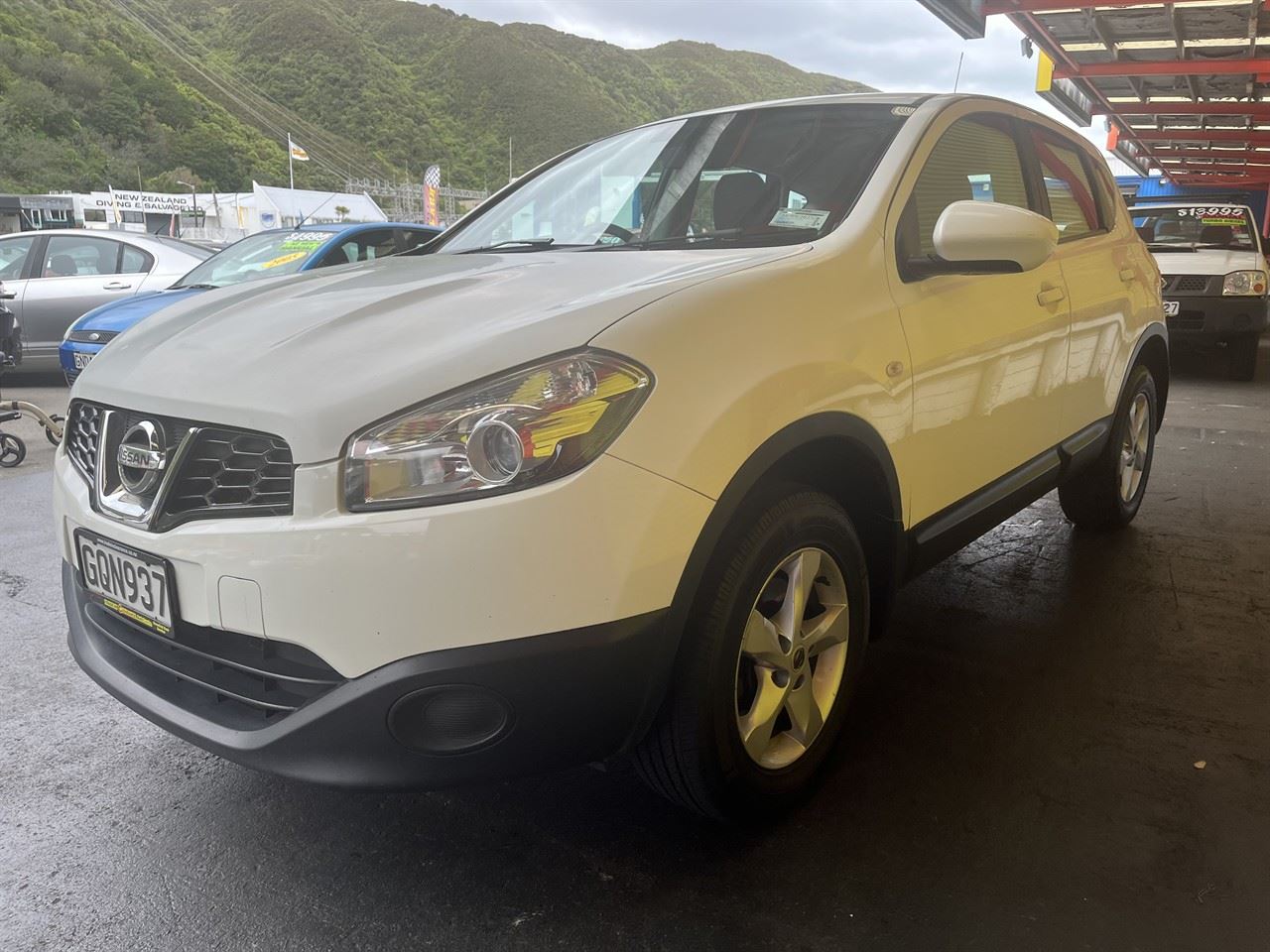 Vehicle image 3
