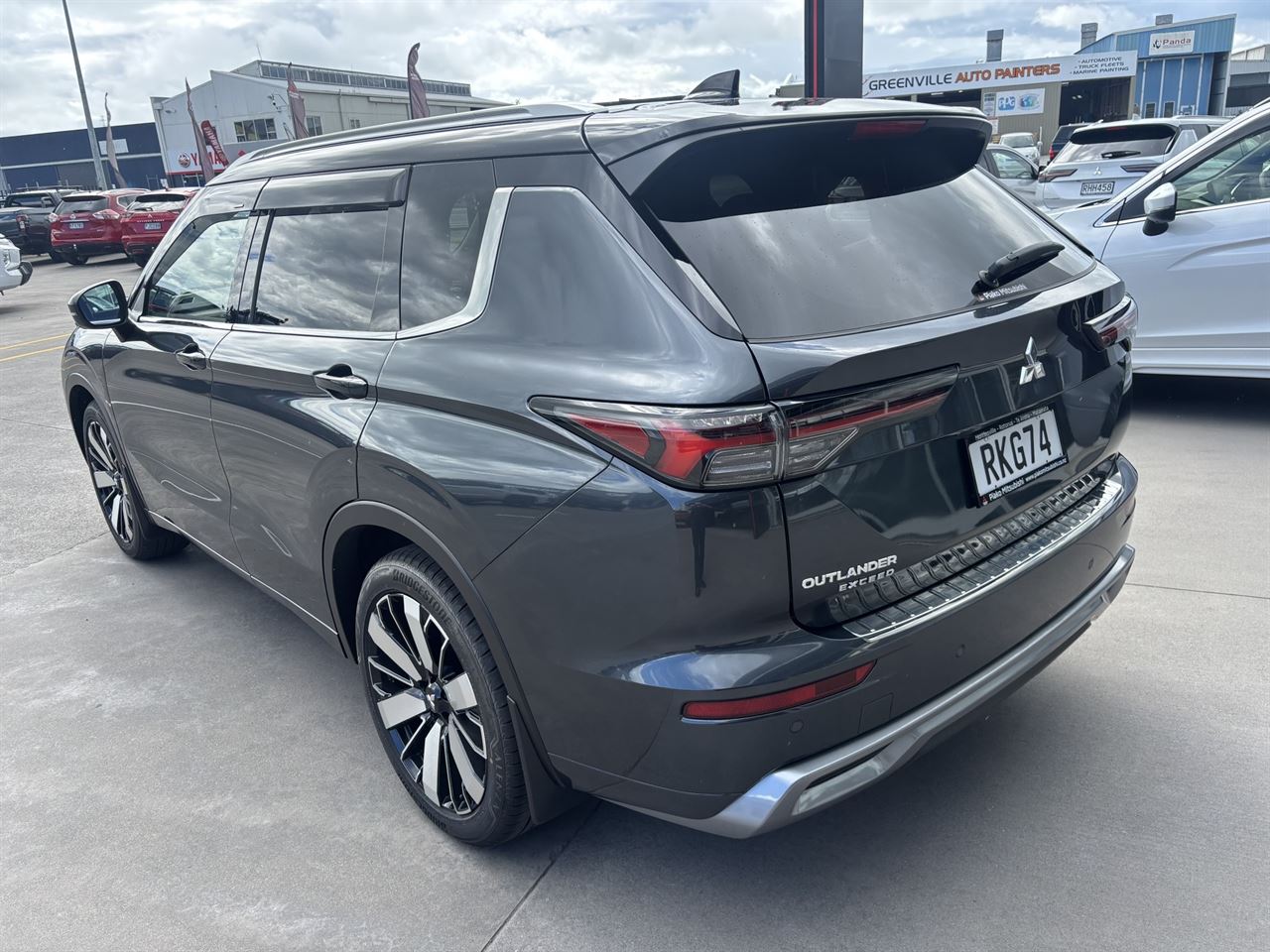 Vehicle image 5