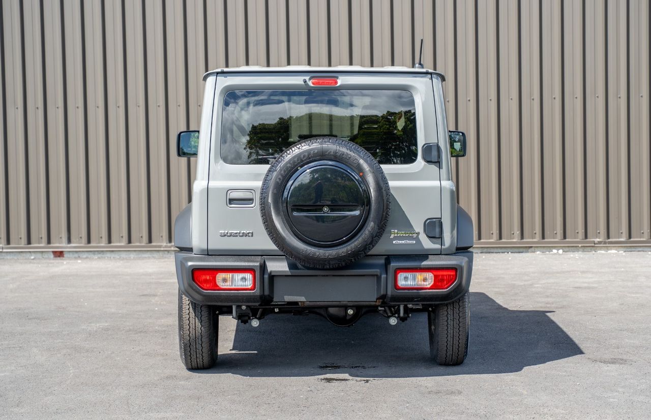 Vehicle image 4