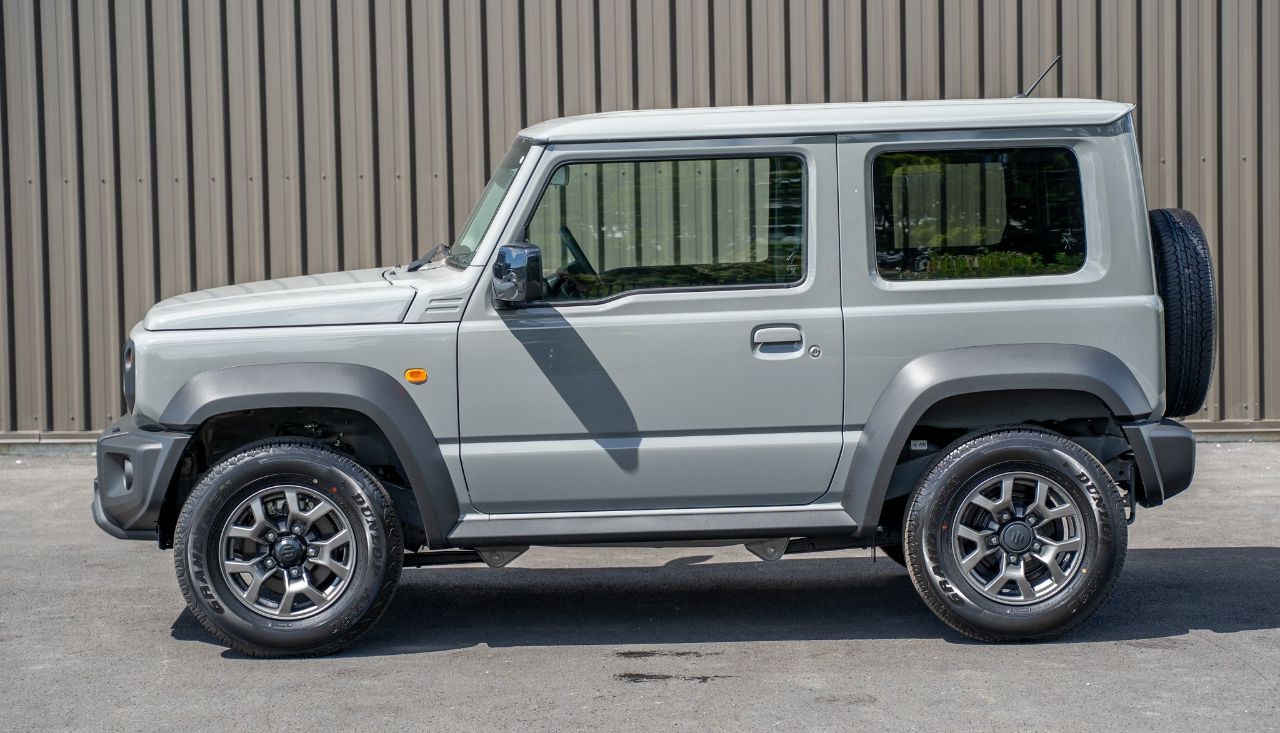 Vehicle image 5