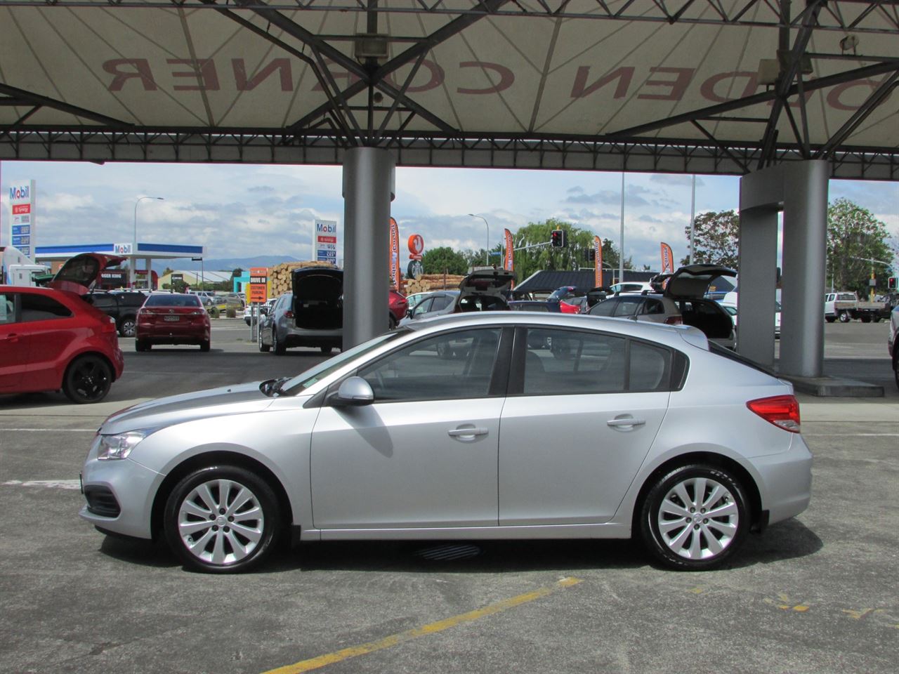 Vehicle image 4