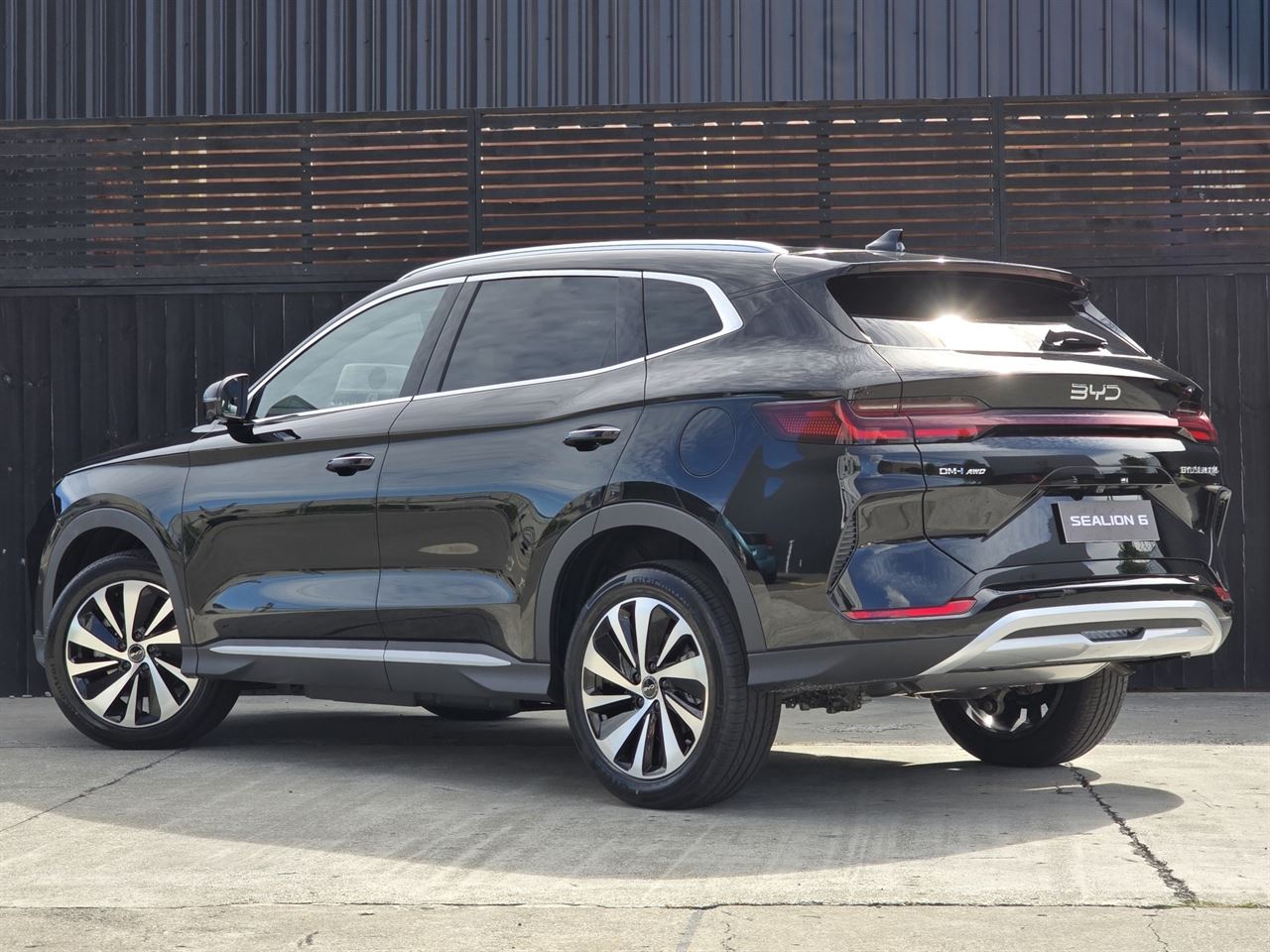 Vehicle image 4