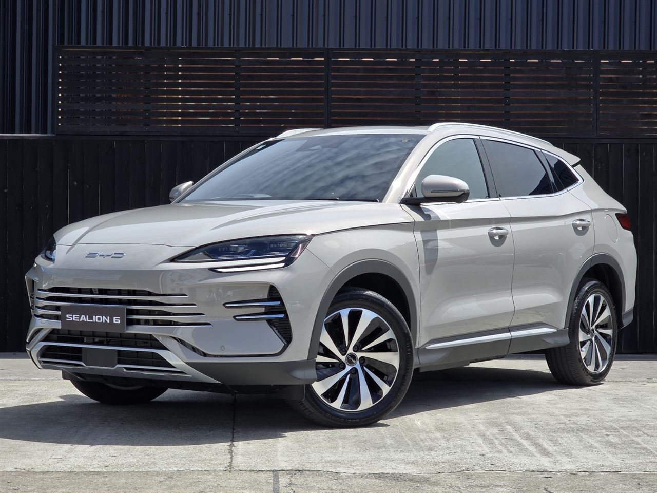 Vehicle image 5