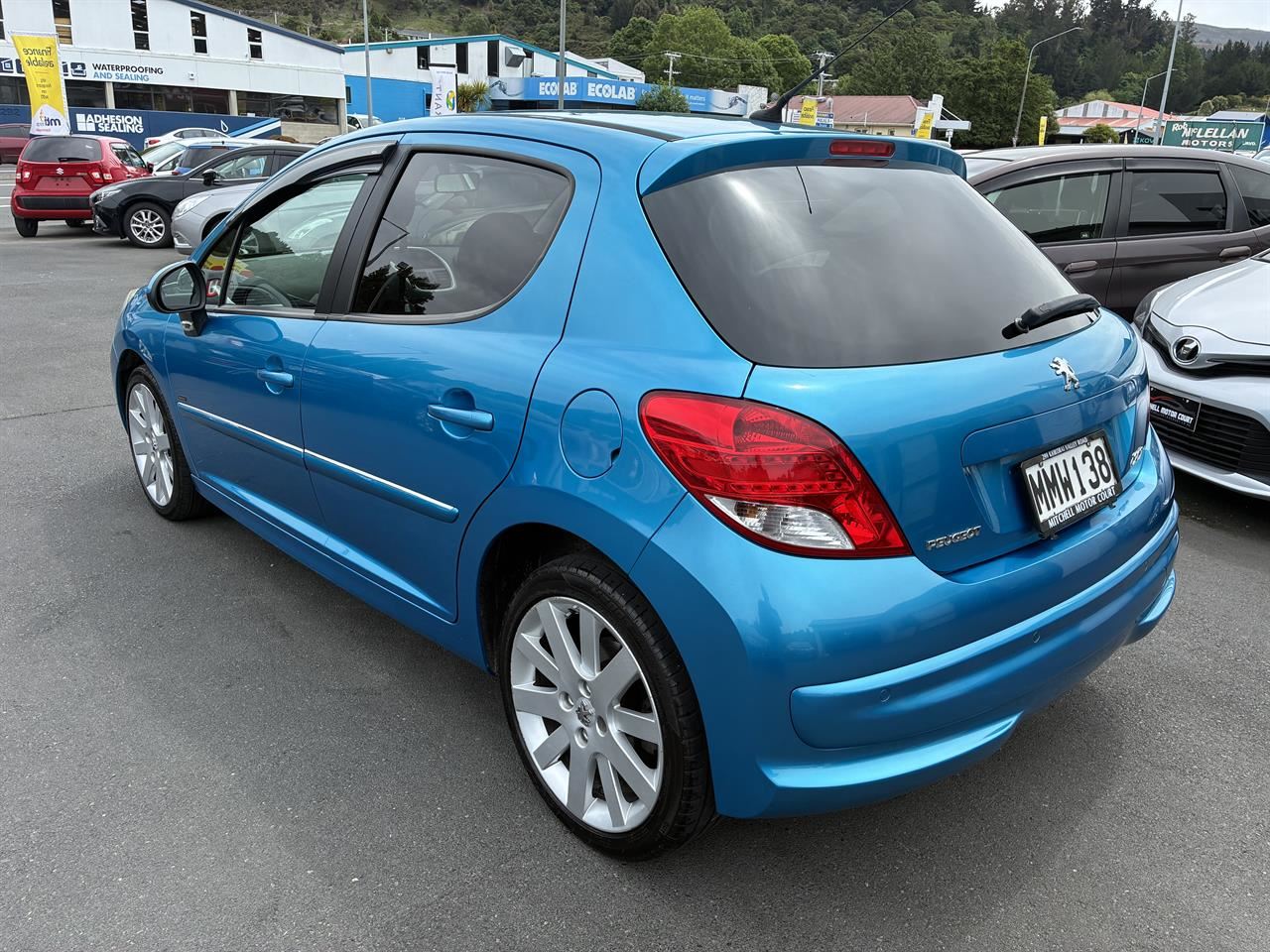 Vehicle image 4