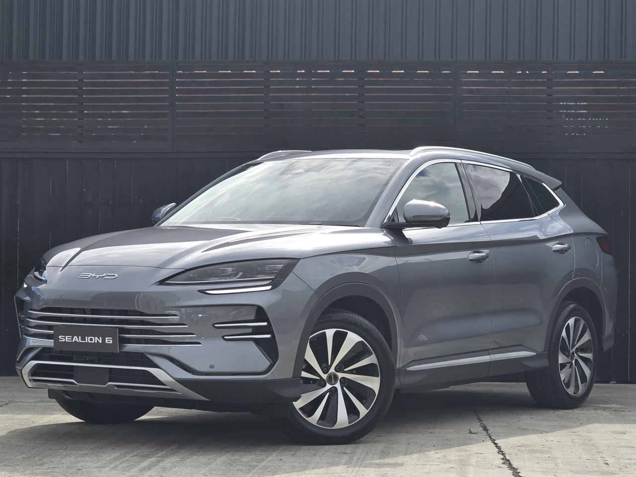Vehicle image 5