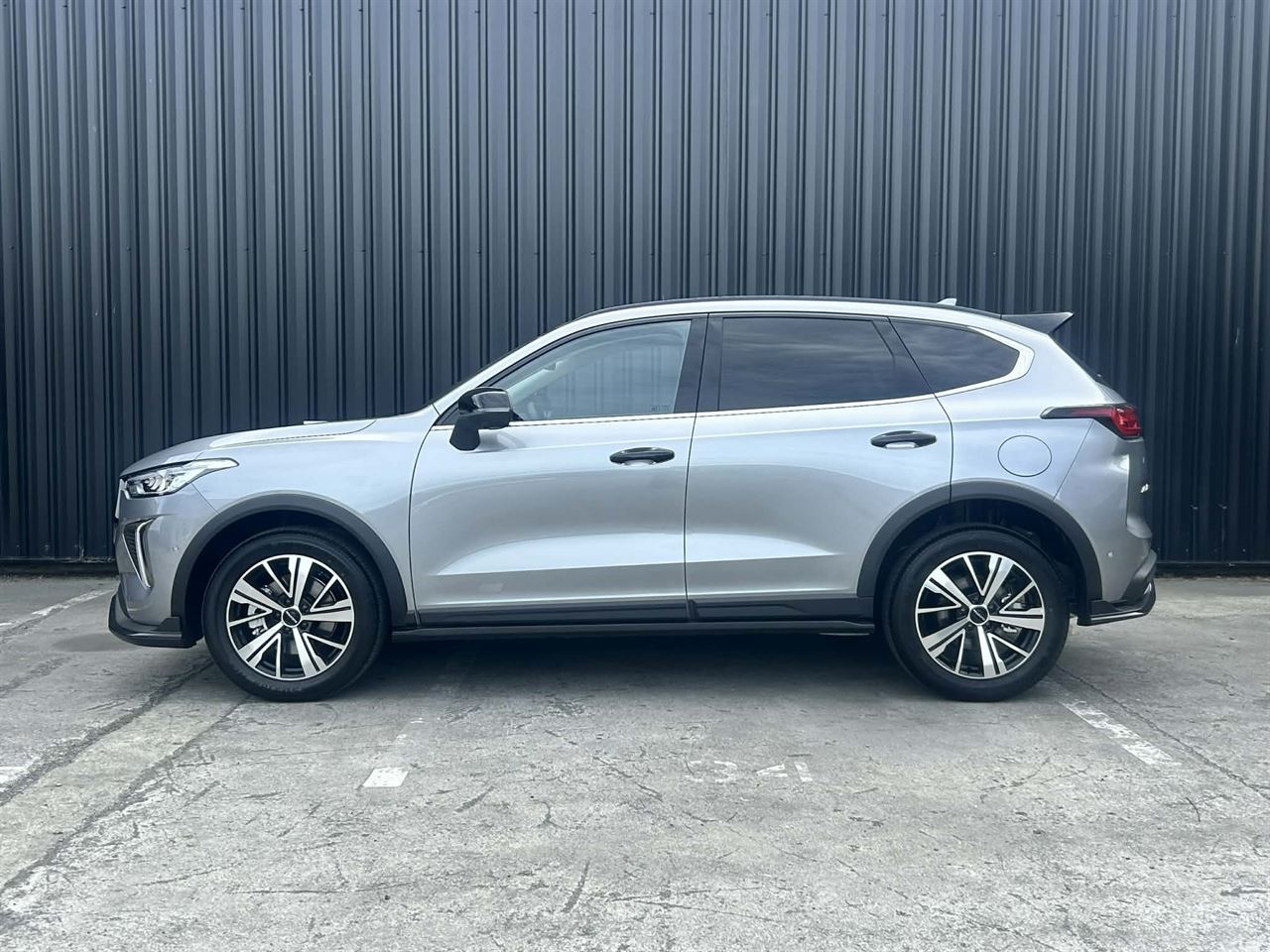 Vehicle image 4