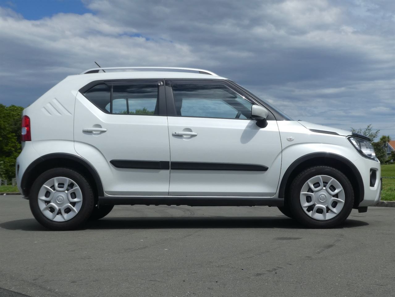 Vehicle image 4