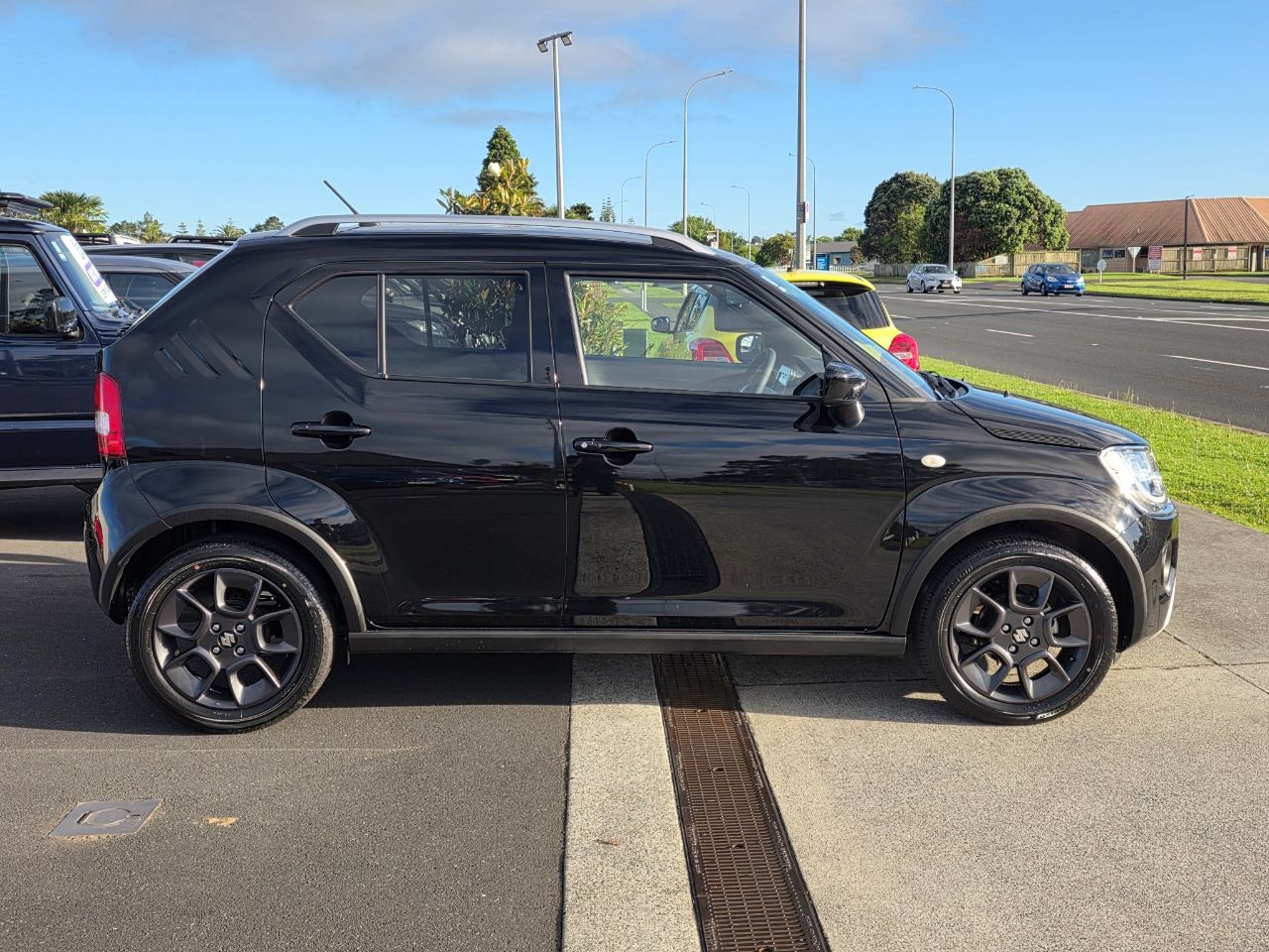 Vehicle image 4