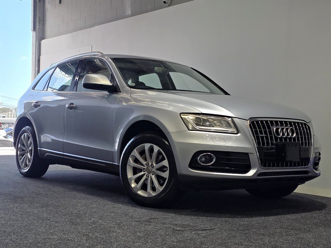 Vehicle image 4