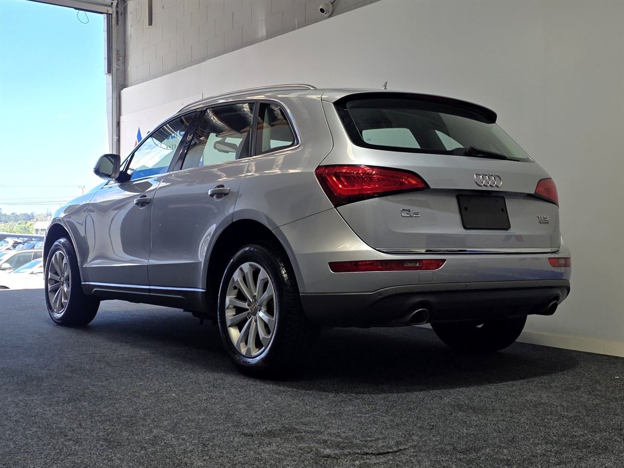 Vehicle image 5