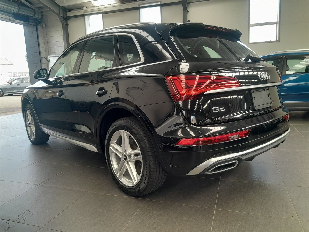 Vehicle image 4