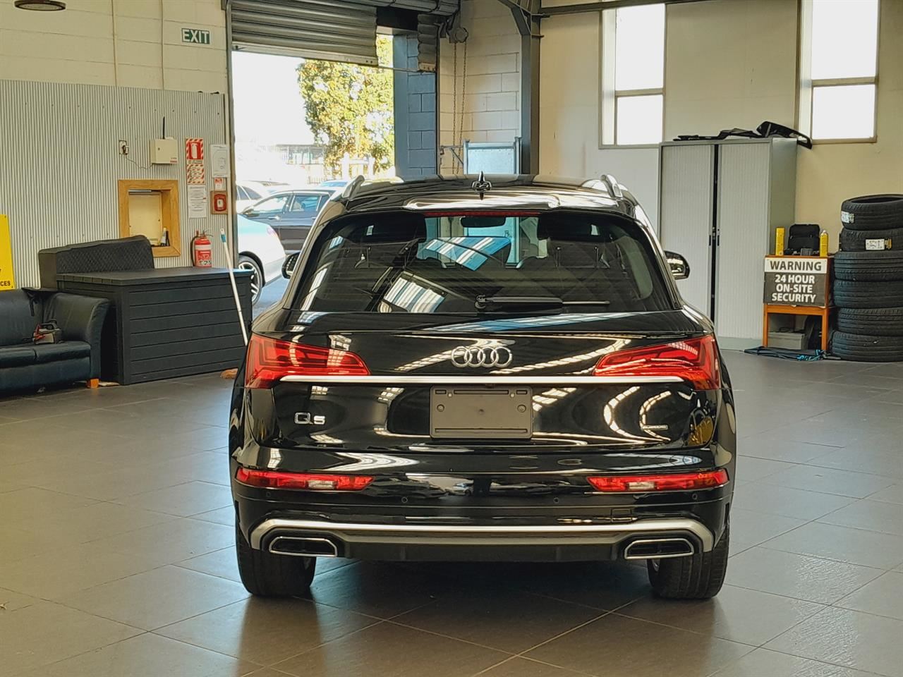 Vehicle image 5