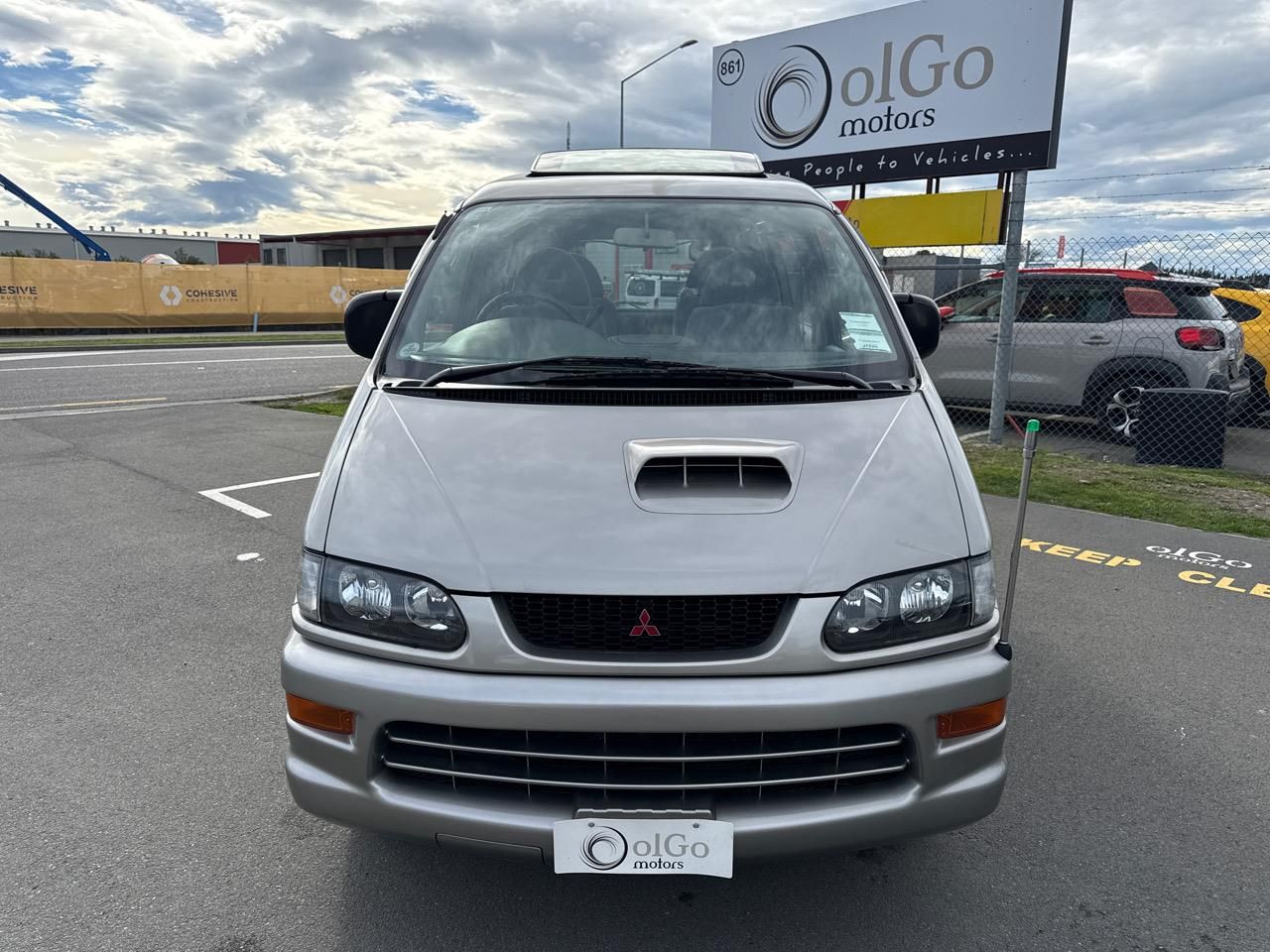 Vehicle image 3