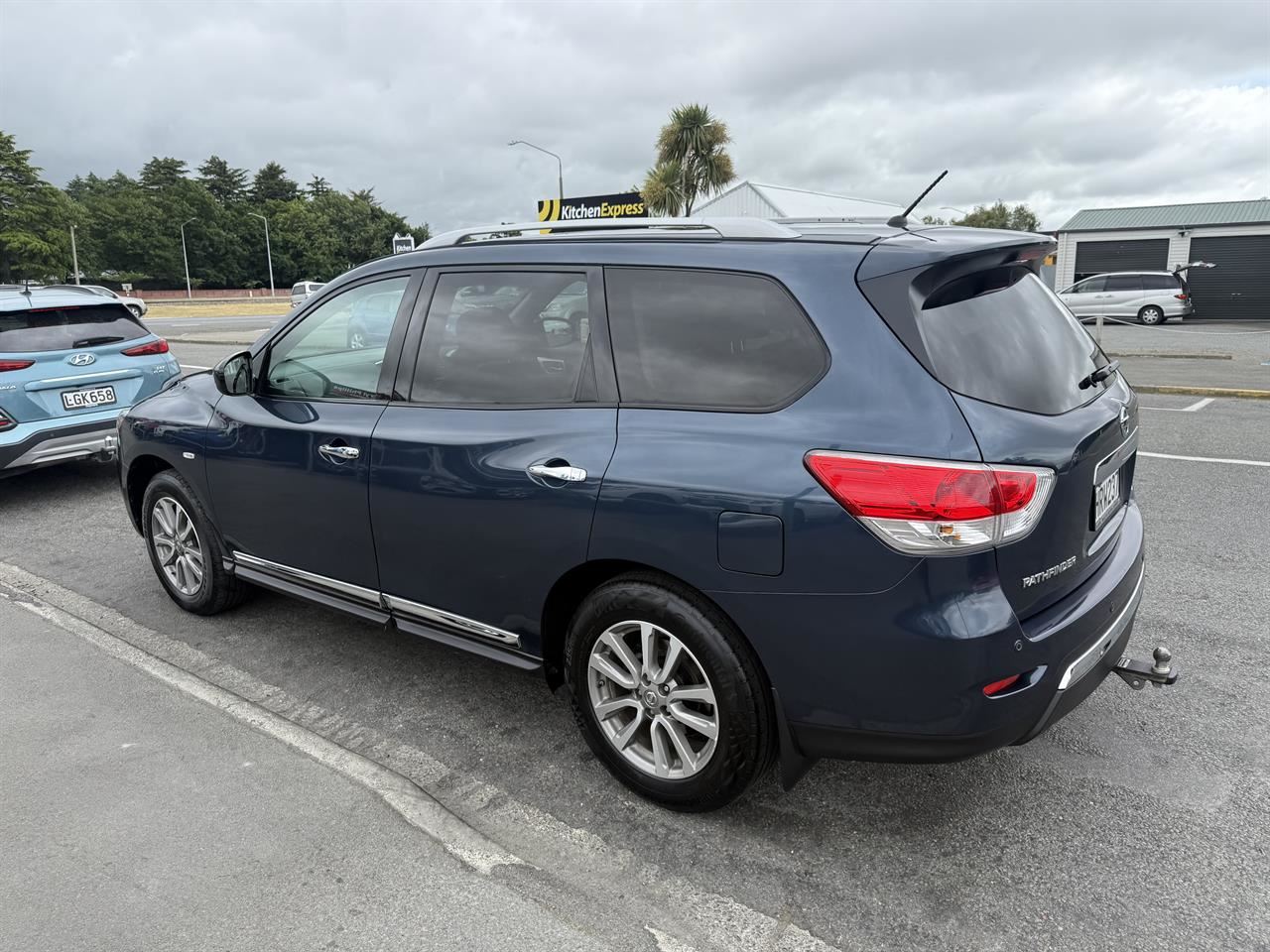 Vehicle image 4