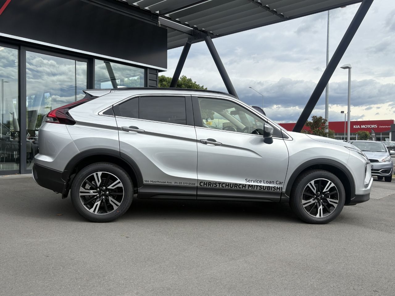 Vehicle image 3