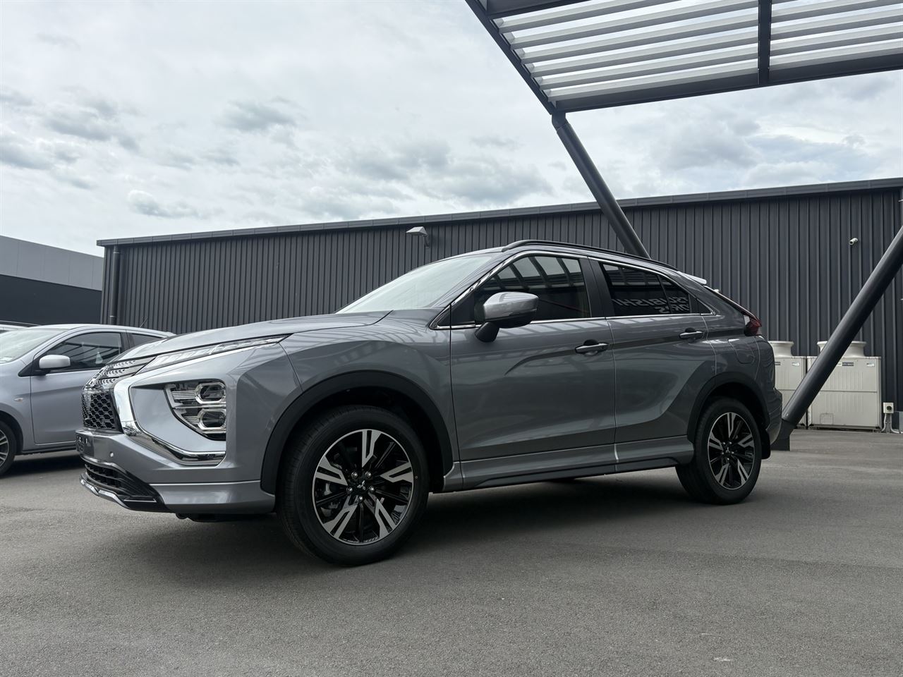 Vehicle image 4