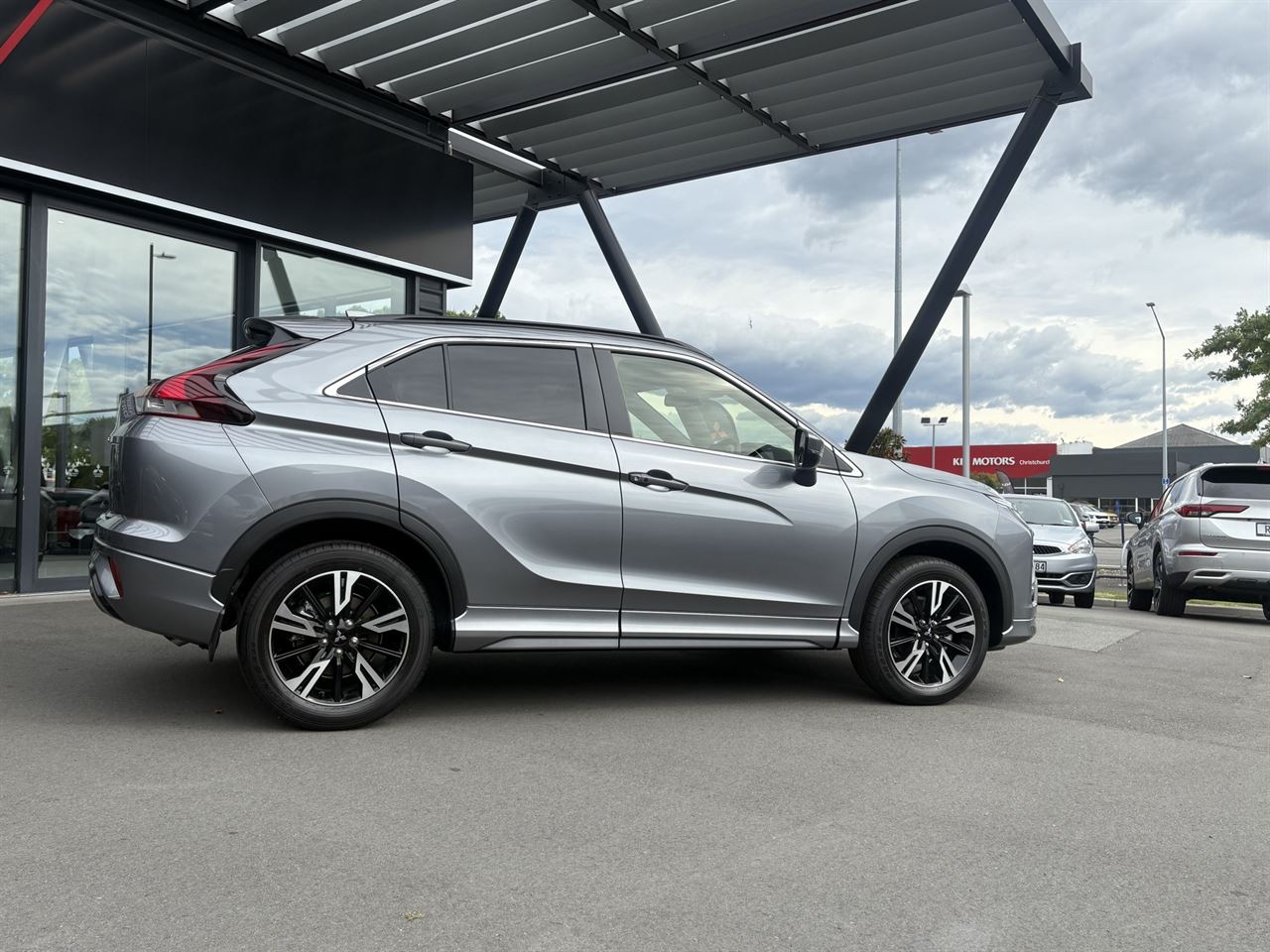 Vehicle image 5