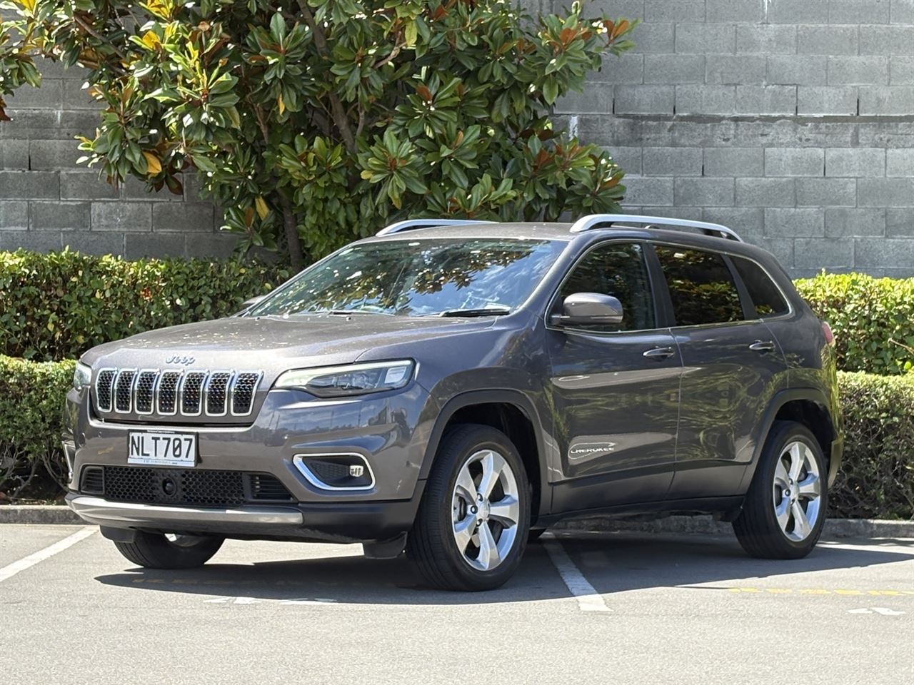 Vehicle image 4
