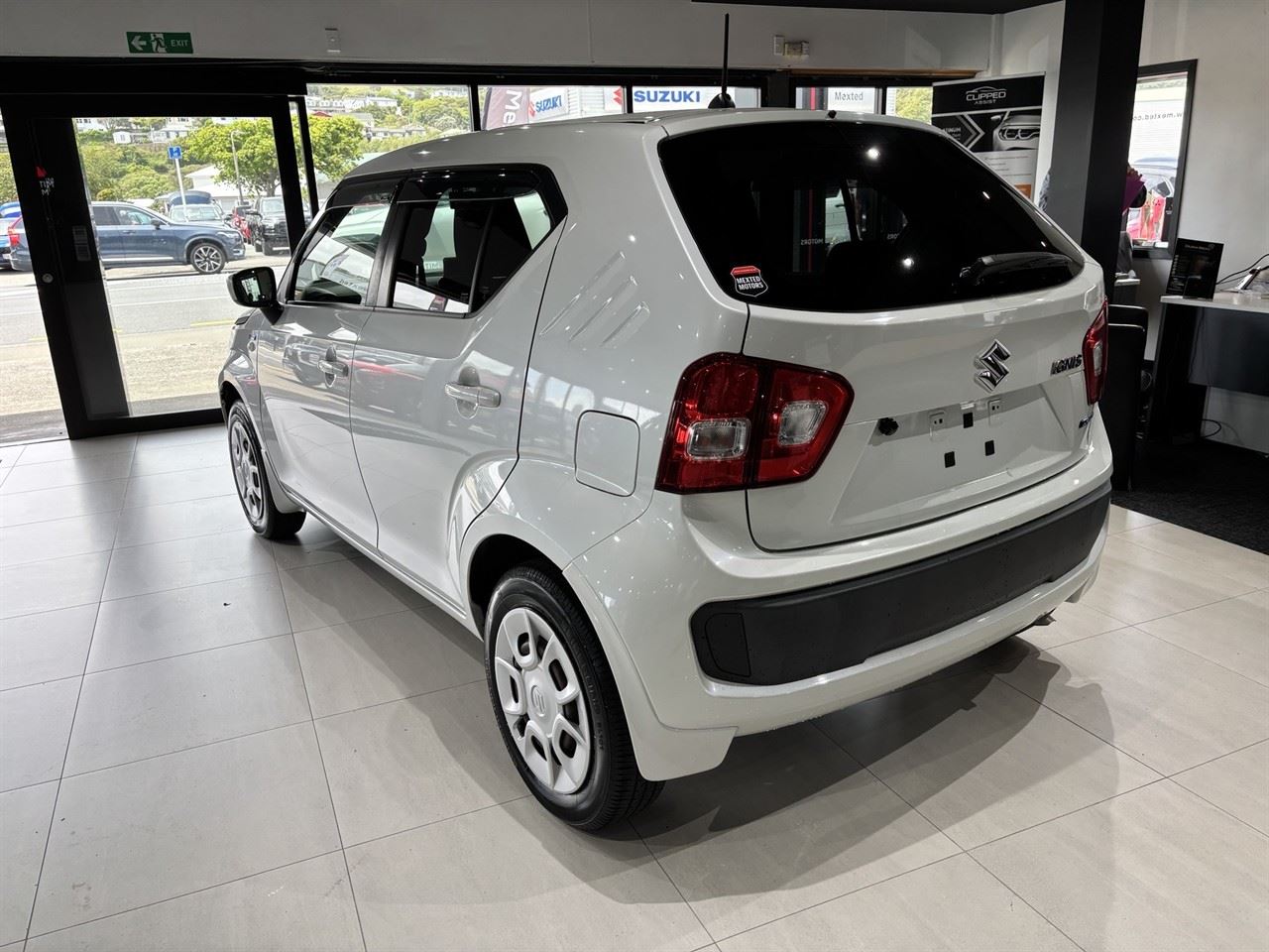 Vehicle image 4
