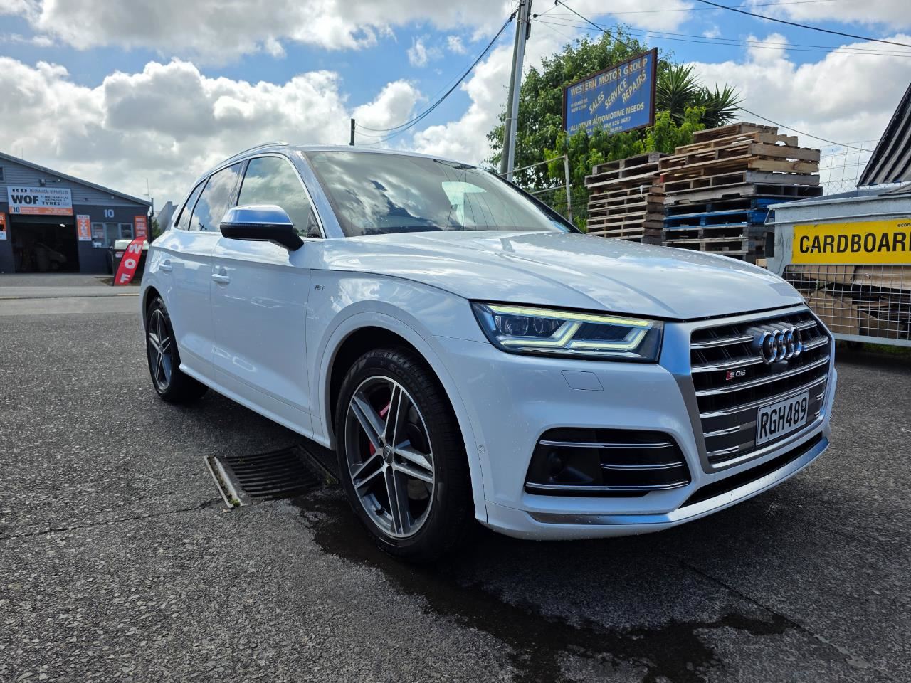 Vehicle image 4