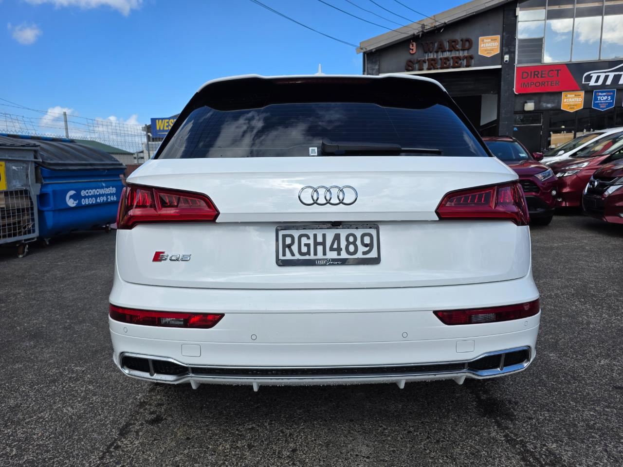 Vehicle image 5