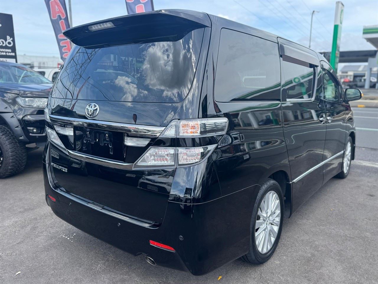 Vehicle image 4