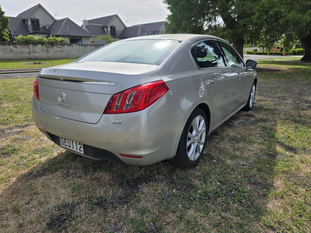 Vehicle image 4