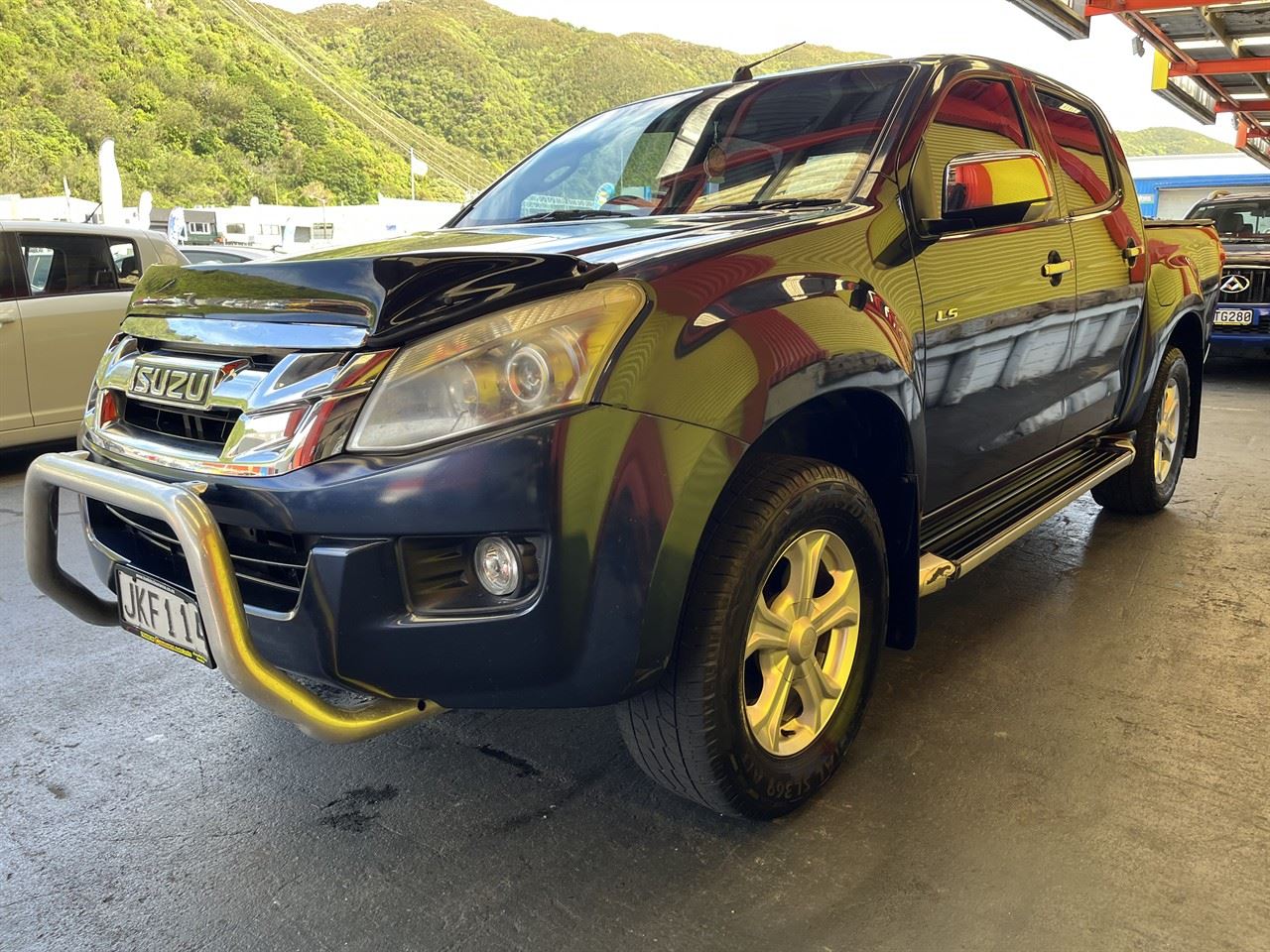 Vehicle image 3