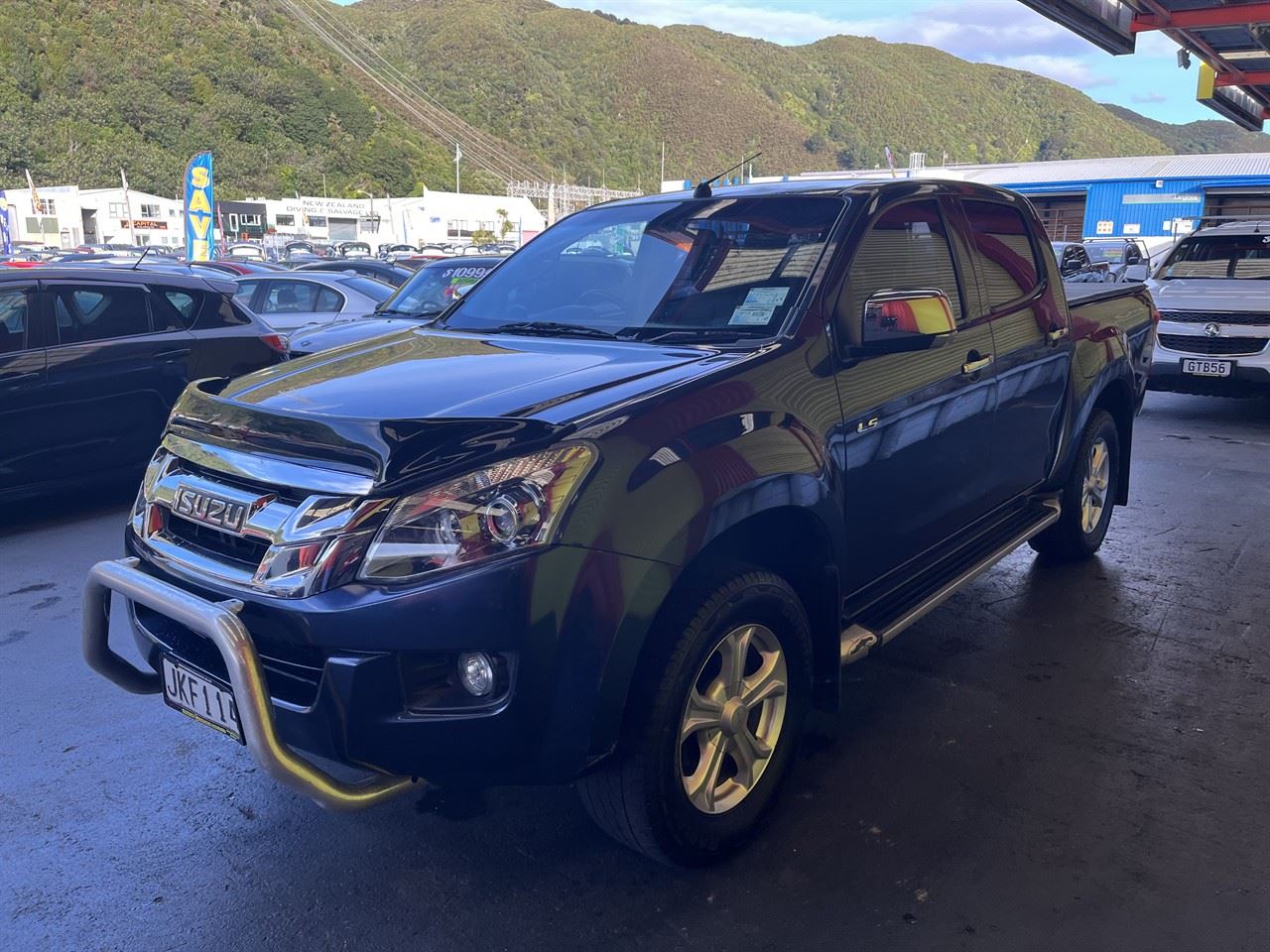 Vehicle image 3