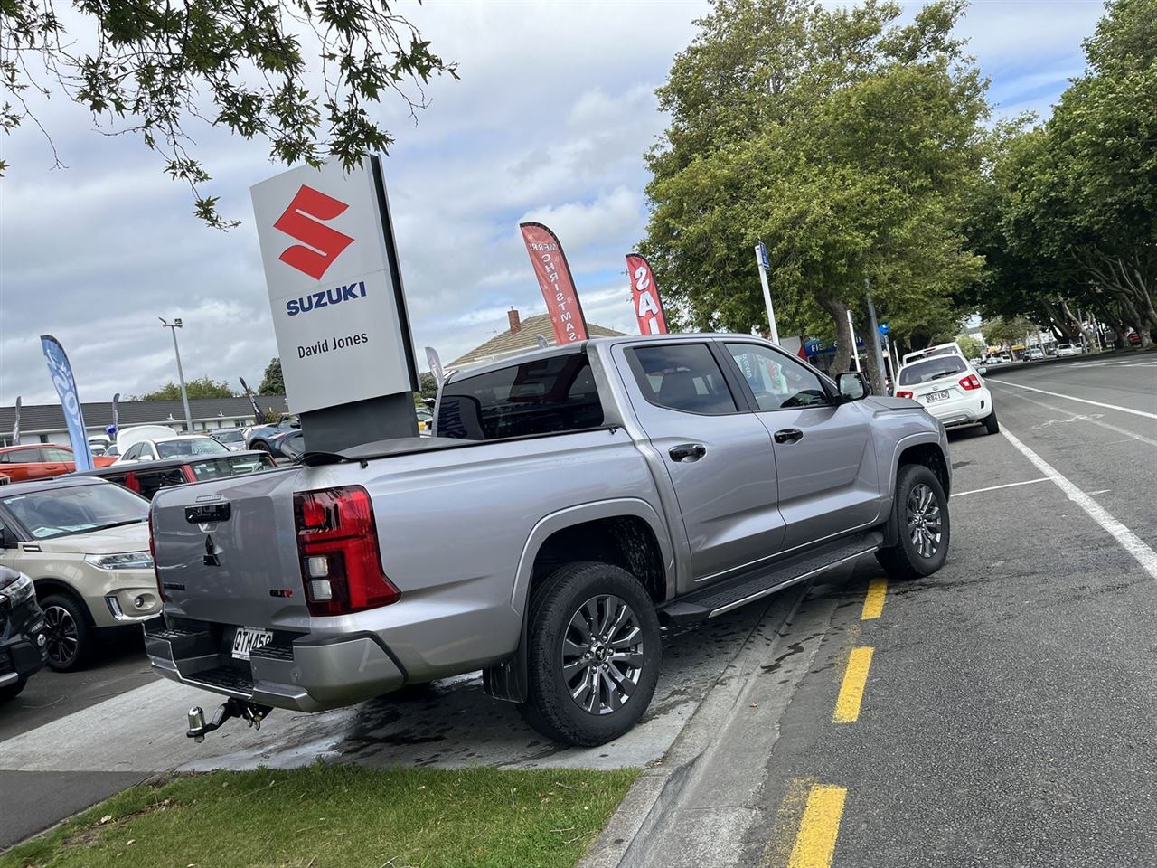 Vehicle image 5