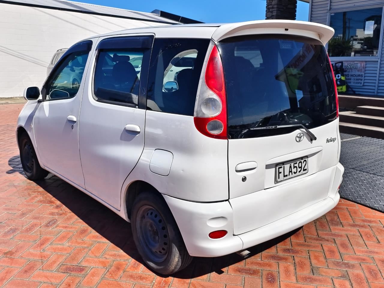 Vehicle image 5