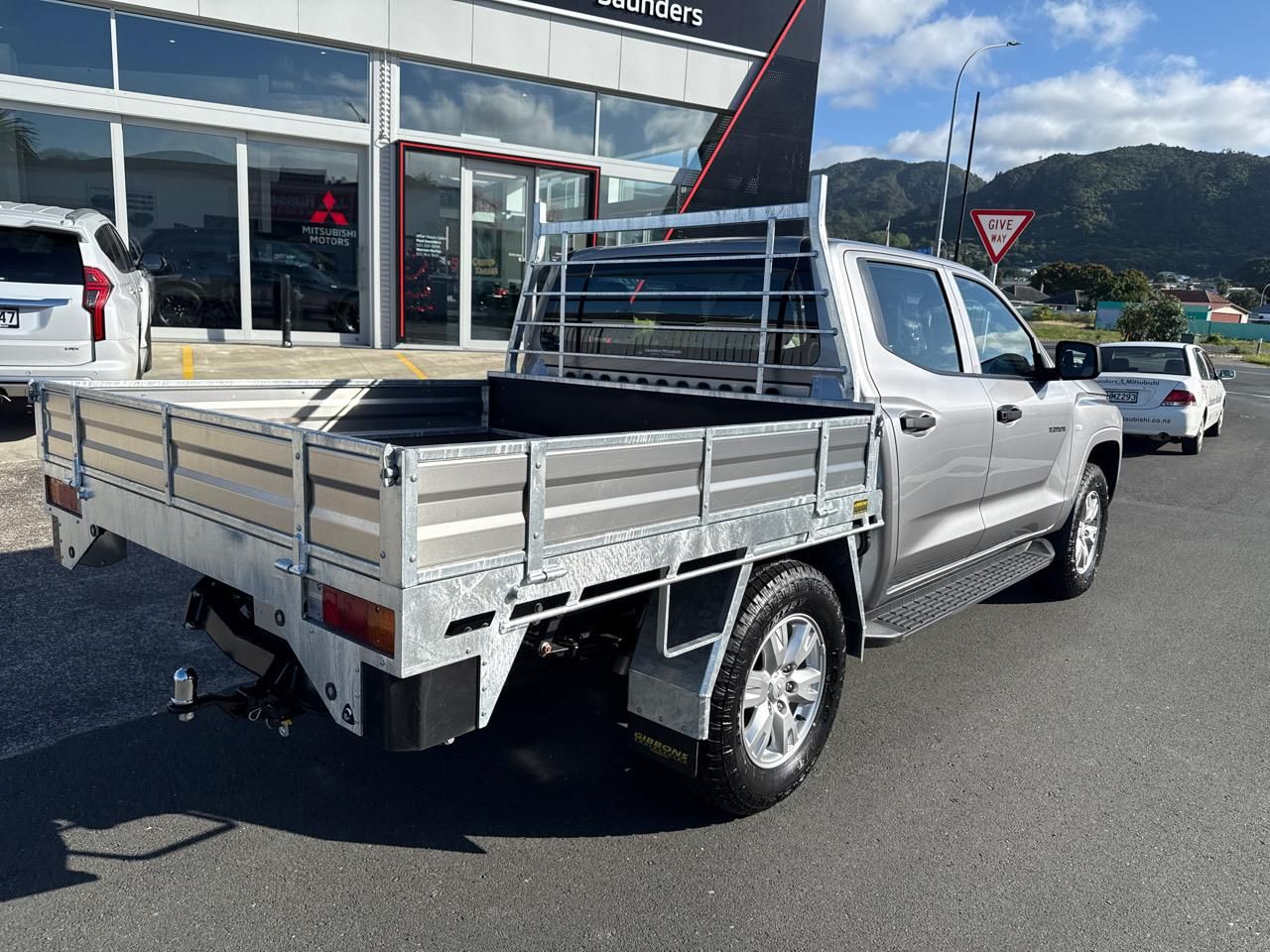 Vehicle image 4