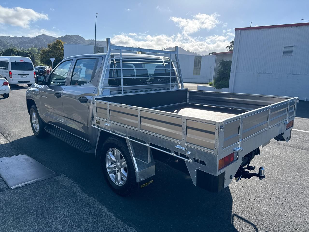 Vehicle image 5