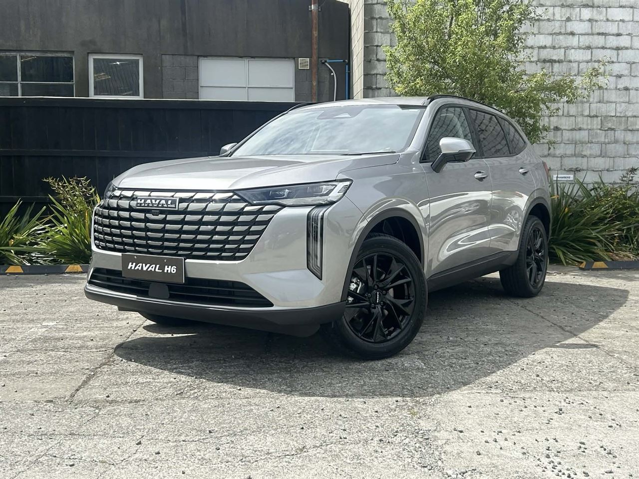 Vehicle image 4