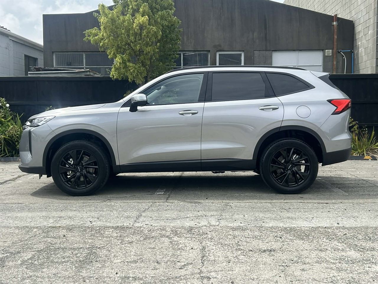 Vehicle image 5