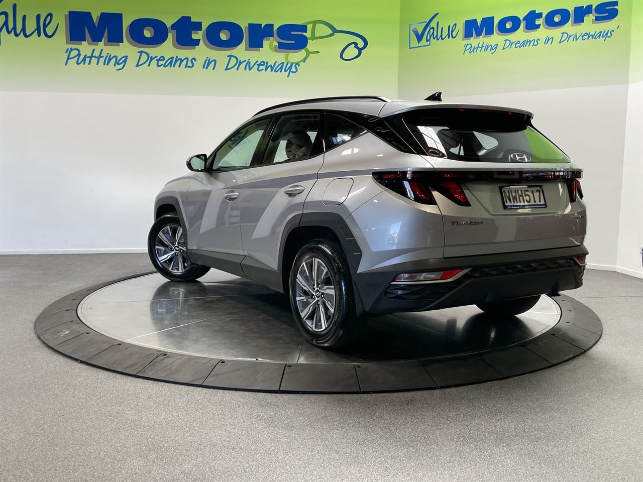 Vehicle image 5