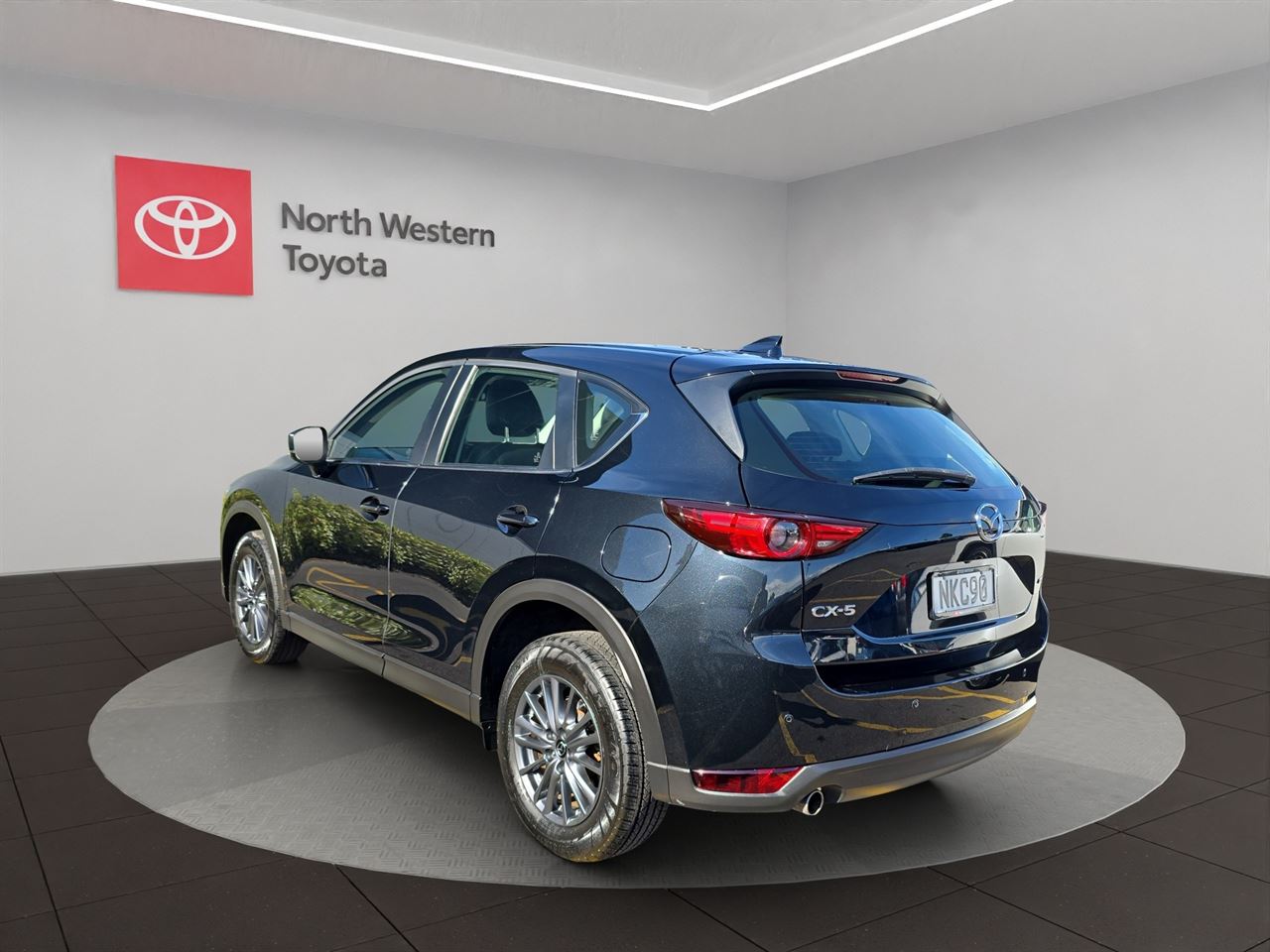 Vehicle image 5