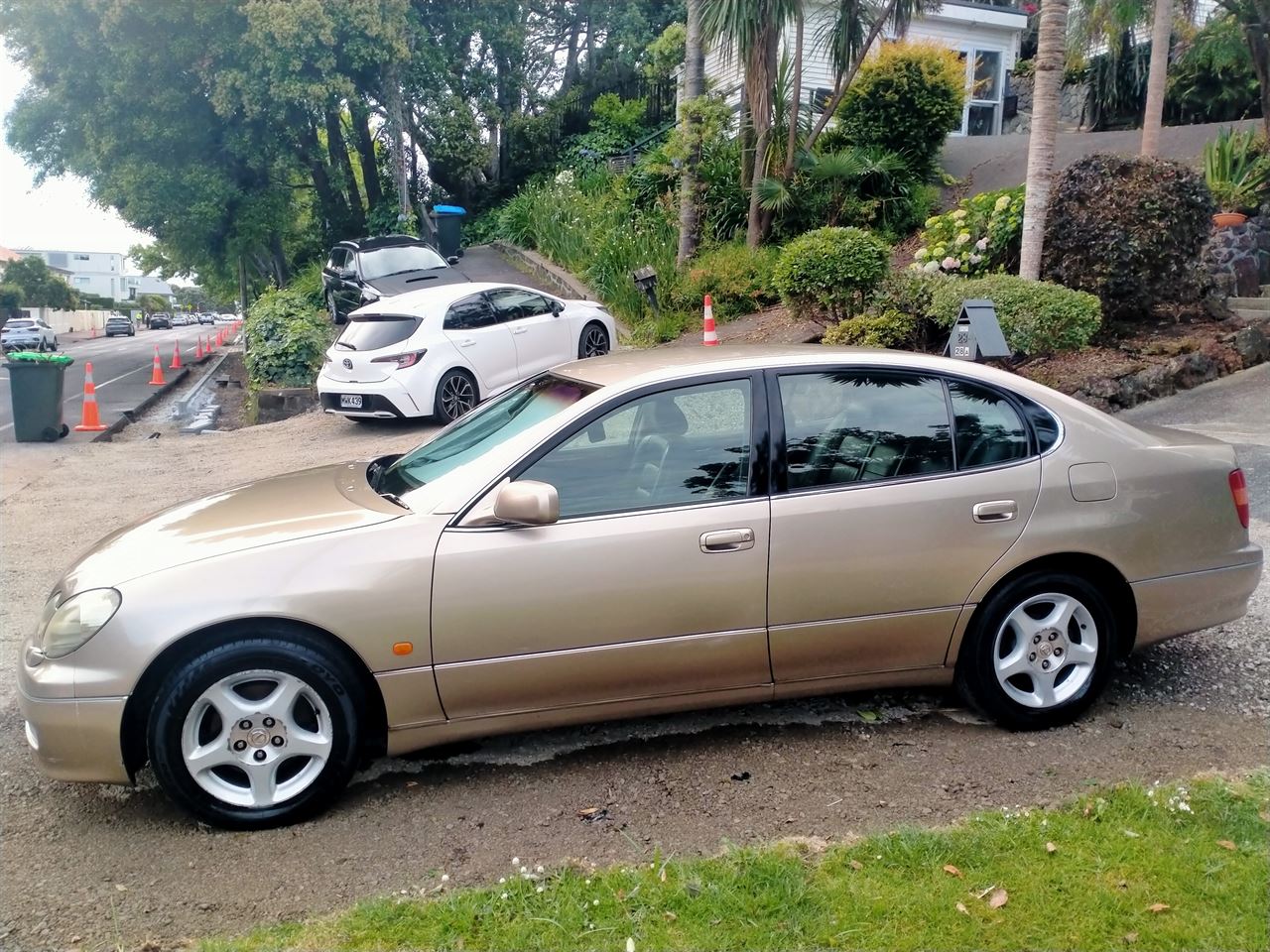 Vehicle image 5