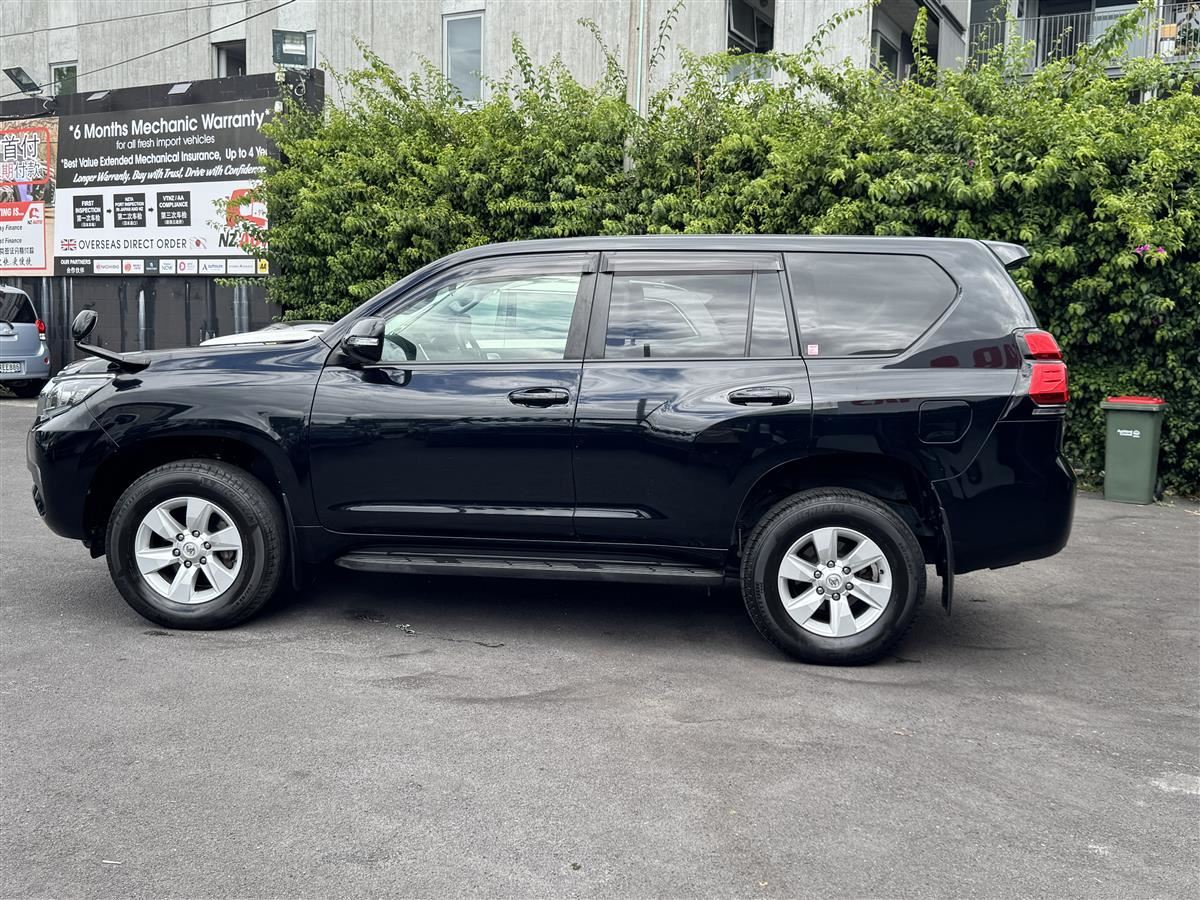 Vehicle image 3