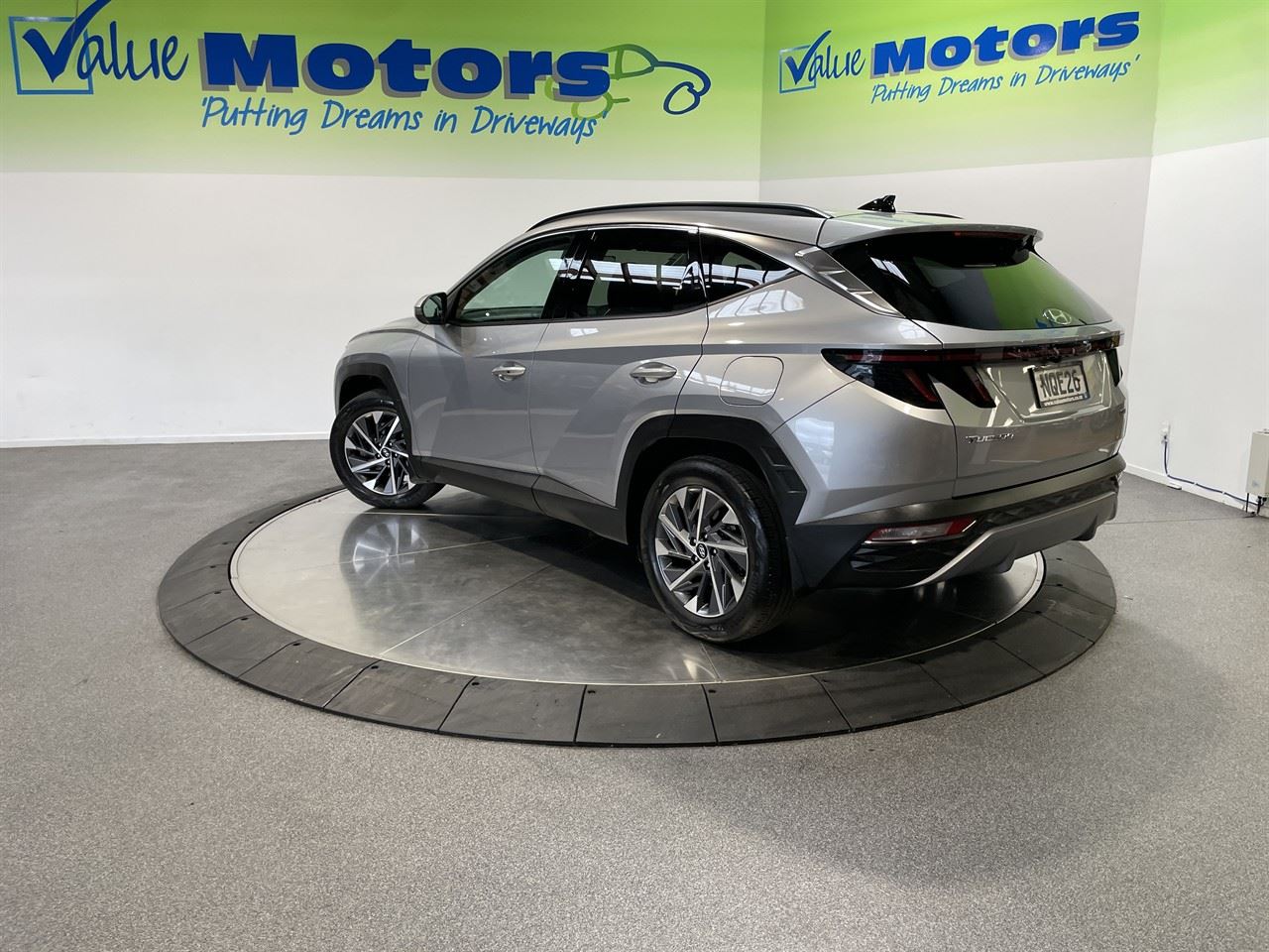 Vehicle image 5