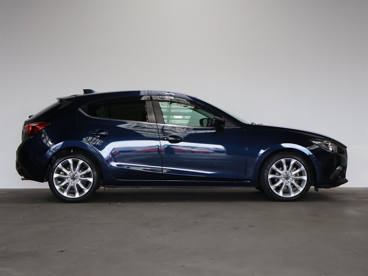 Vehicle image 5