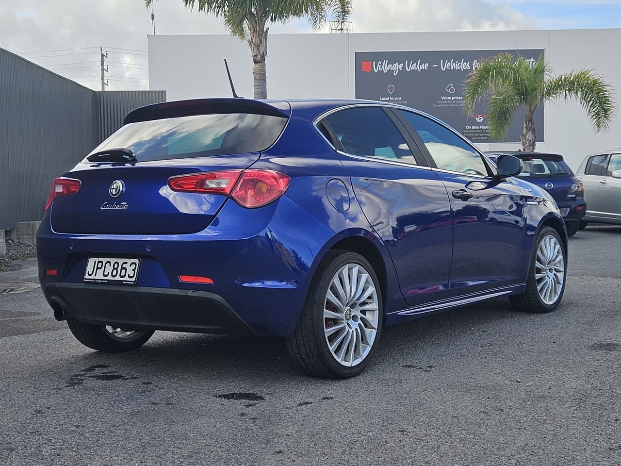 Vehicle image 5