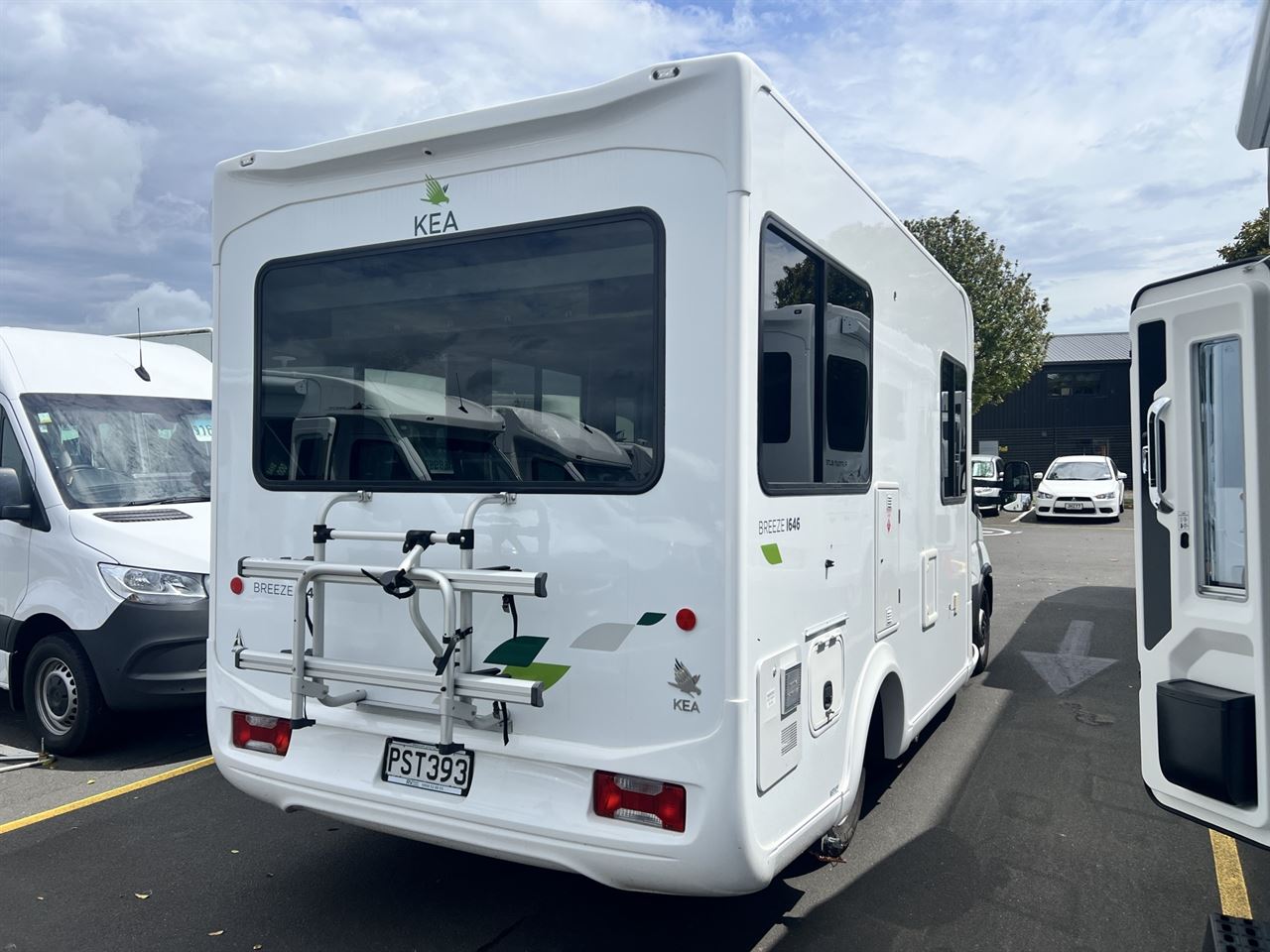 Vehicle image 4
