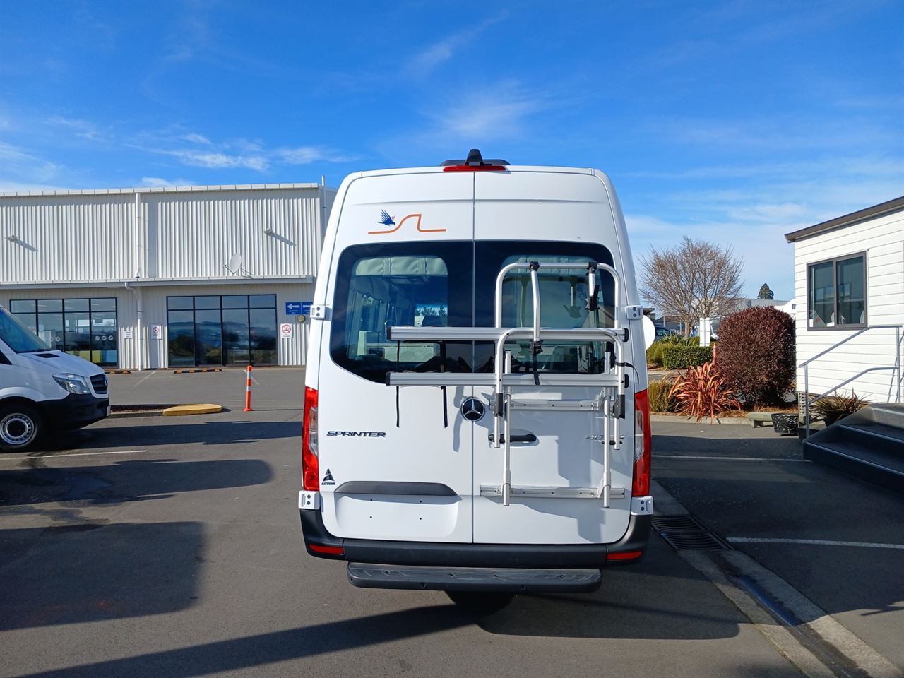 Vehicle image 4